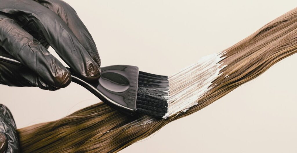 なぜ「白髪染めは頭皮に悪い」と言われるのか？2つの科学的真実